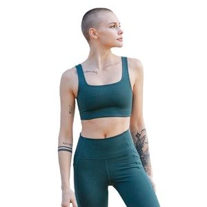 NWT Girlfriend Collective Tommy sports bra in Moss